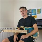 Musicien expérimenté et diplômé donne cours de guitare moderne